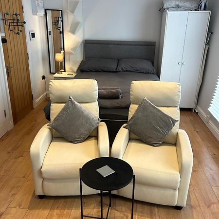 Jaskar Studio 2 Cheltenham Bagian luar foto