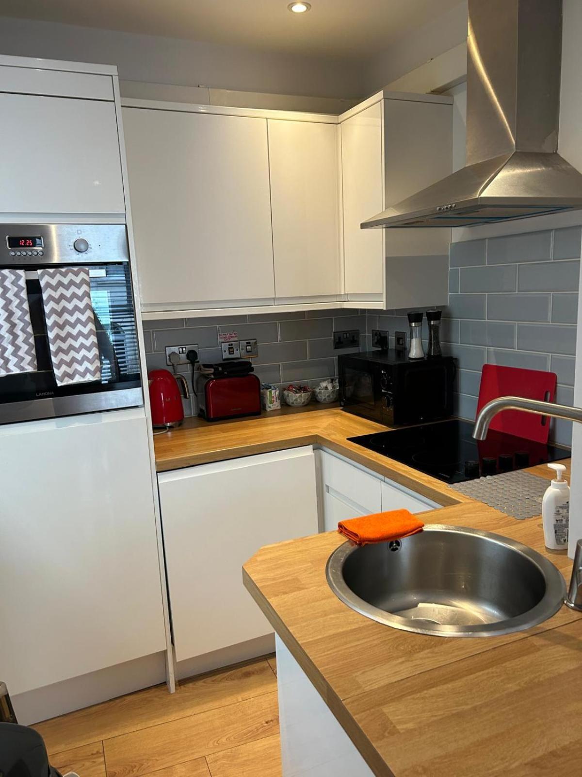 Jaskar Studio 2 Cheltenham Bagian luar foto